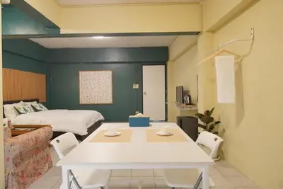 a room with a white table and a bed at XX GO INN The Grand Palace I โกอินน์ พระบรมมหาราชวัง สถานี MRT สามยอด in Bangkok