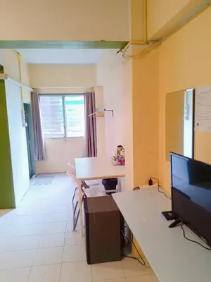 a room with a desk and a table with a tv at XX GO INN The Grand Palace I โกอินน์ พระบรมมหาราชวัง สถานี MRT สามยอด in Bangkok