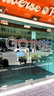 a store front with a sign in the window at XX GO INN Khaosan BKK The Grand Palace - โกอินน์ ถนนข้าวสาร in Bang Bua Thong Railway Station