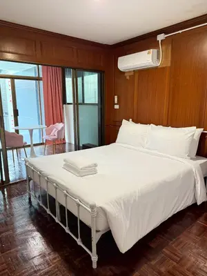 a bedroom with a large white bed in a room at xx Stay On Sukhumvit 11 BTS Nana in Bangkok