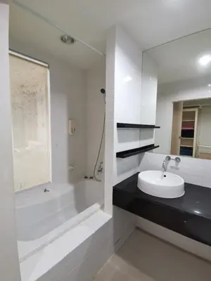 a bathroom with a sink and a tub and a mirror at PERFECT 80sqm apartment serve up to 5 \u5b8c\u7f8e\u7684\u516c\u5bd3 in Bangkok
