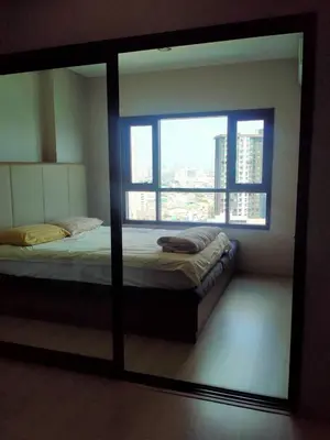 a mirror reflecting a bed in a room with a window at Cybercarer Victoria St NSW 2011 Australia in Bangkok Yai