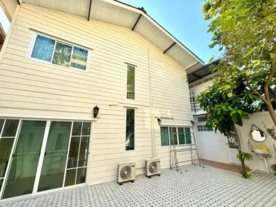 a house with two speakers on the side of it at DD Canel in Bangkok