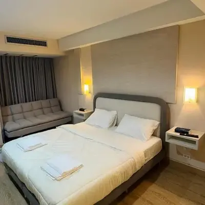 Inspire place rama9 Modern Condo near Rajamangala Stadium Pool and Gym