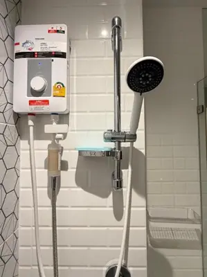 a shower in a bathroom with a toilet at คอนโดติด bts ตลาดพลู 0 เมตร ใกล้ Iconsiam ว่างรายเดือน in Thonhuri