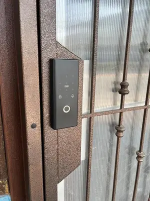 a door with a speaker on the side of it at Baan Saen Saran residence in Sathani Bang Ramat