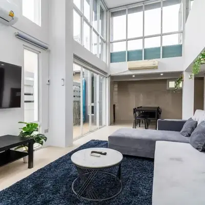 Modern Townhouse City Center 4 Floors 13 Guests