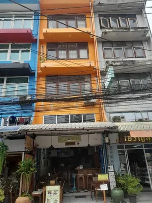 a colorful building with a restaurant in front of it at TOM CAFE MY House in Thung Maha Mek