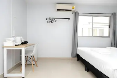 a bedroom with a bed and a desk and a window at XX GO INN BTS Nana Sukhumvit Soi 3 x โกอินน์ บีทีเอส นานา ซอย 3 in Makkasan