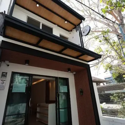 Risa Hostel - Female Only for Solo Travelers