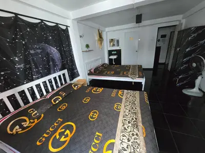 two beds in a room with black and yellow at Jatujak Bangkok guesthouse in Sathani Bang Su