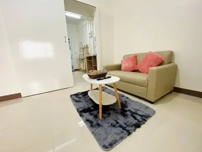 a living room with a couch and a table at Homey Place 2 in Ban Song Hong