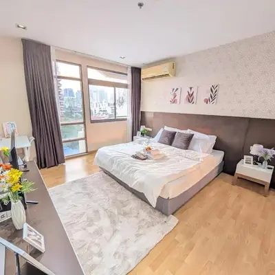 Executive Suite 1BR and Sofa Bed 150m to Nana BTS
