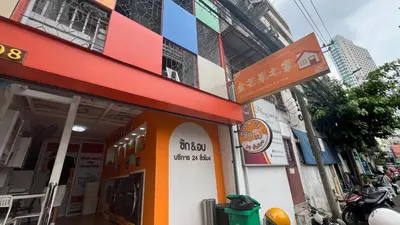 a building with a sign on the side of it at Golden mango home Youth hostel \u91d1\u8292\u679c\u4e4b\u5bb6\u9752\u5e74\u65c5\u820d in Bangkok