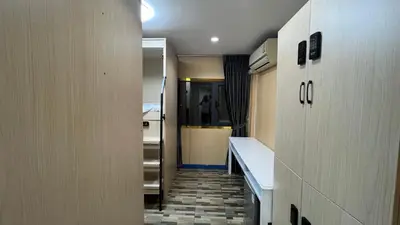 a hallway leading to a hallway with at Golden mango home Youth hostel \u91d1\u8292\u679c\u4e4b\u5bb6\u9752\u5e74\u65c5\u820d in Bangkok