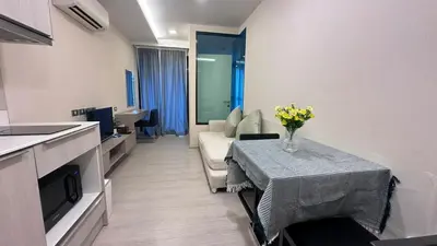 a small living room with a table and a couch at Lovely Condo-BTS Thong Lo 5mins in Bangkok