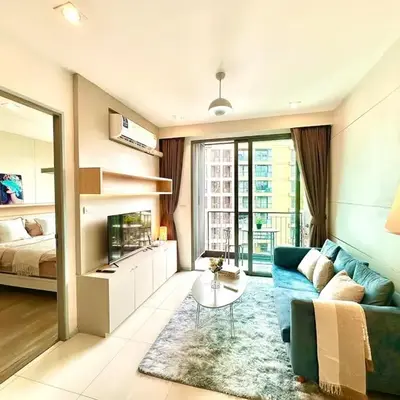 Bright & Spacious Apartment