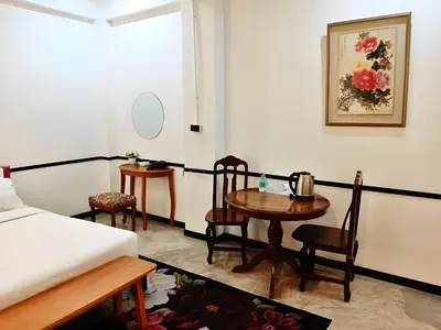 a room with a bed and a table and chairs at XX The Character China Town - เดอะ คาแรคเตอร์ เยาวราช in Samphanthawong