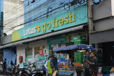 a store with a sign that says turtles go fresh at Tawan Room#6 in Bangna