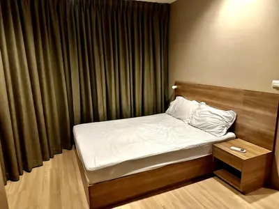 a small bed in a room with a window at Condo, 3-min walk to BTS, Sky pool, Gym, Wifi, Self check-in at pickup point in Bangkok