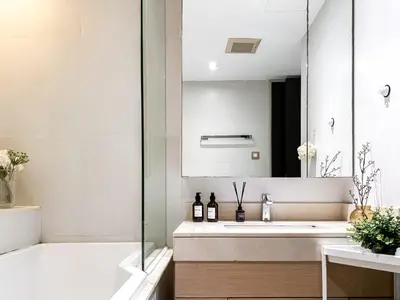 a white bathroom with a sink and a mirror at Exquisite Modern 1BR - Ultra Fast Wifi - BTS Thong Lo in Bangkok
