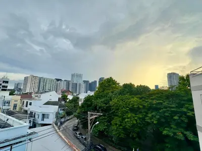 a view of a city skyline with buildings at บ้านคุณนาย BaanKhunNaiPhaholyothin24 in Bangkok