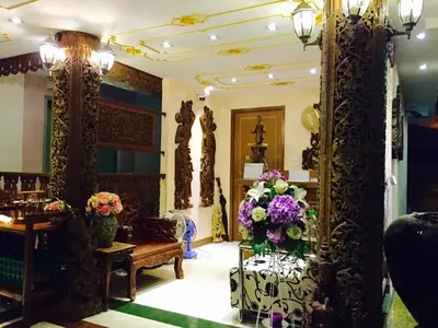 a lobby with a flower arrangement on a table at Kim Hotel At Morleng in Bangkok