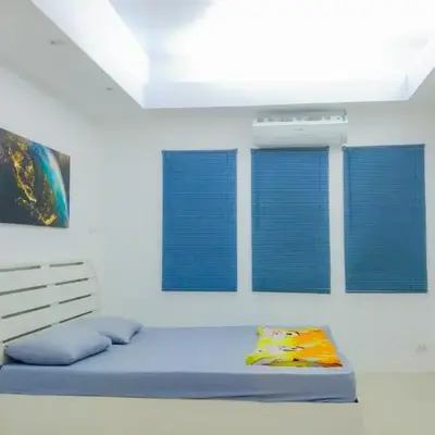Studio in townhouse with private bath room and kitchenette