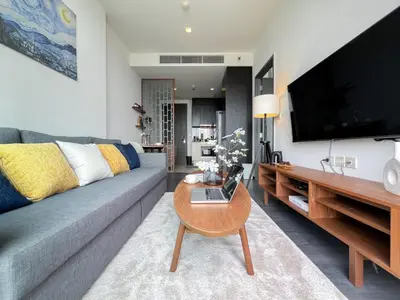 a living room with a couch and a table at Urban Chic Living - 1BR - Ultra Fast WiFi - BTS Asoke in Bangkok