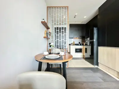 a small kitchen with a wooden table in a room at Urban Chic Living - 1BR - Ultra Fast WiFi - BTS Asoke in Bangkok