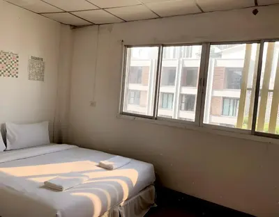 two beds in a small room with two windows at XX Oh My Nap- Sukhumvit Soi 3 BTS Nana in Bangkok