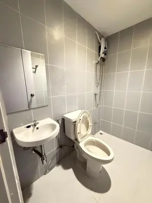 a bathroom with a toilet and a sink at Stay On Sukhumvit Soi 11 - สเตย์ ออน สุขุมวิท 11 in Makkasan