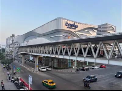 a large building with cars parked in a parking lot at MoonStay C5 Impactarena-Donmuang-FreeSpeedWifi in Thung Si Kan