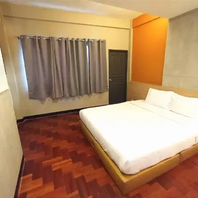 XX GO INN Silom BTS Surasak สถานีสุรศักดิ์
