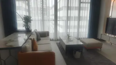 a living room with a couch and a table at \u62c9\u739b\u4e5d\u6e29\u99a8\u7684\u5bb6 in Bangkok