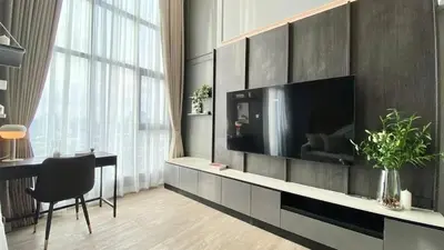 a living room with a large flat screen tv at Modiz Modiza Sukhumvit R4 in Bangkok
