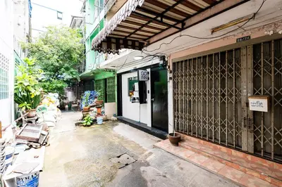 an entrance to a building with a sign on the door at XX GO INN Siriraj Wang Lang - โก อินน์ โรงพยาบาลศิริราช วังหลัง in Bangkok