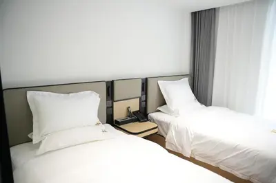 two beds sitting next to each other in a room at Haiman Hotel\u6d77\u66fc\u9152\u5e97 in Bangkok