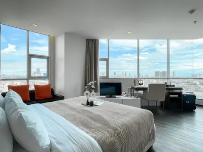 a bedroom with a large bed with a view of a city at Spacious City 118 SQM Fast WiFi BTS Chong Nonsi in Bangkok