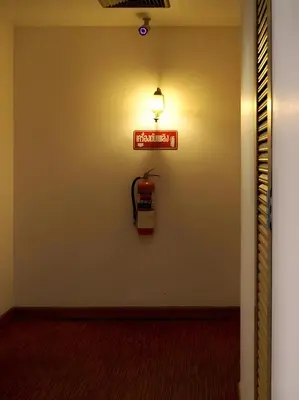 a fire extinguisher sign on the wall of a room at XX Wish Inn Chidlom Bangkok - วิชอินน์ ชิดลม กรุงเทพ in Pratunam