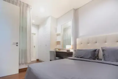 a white bedroom with a large bed and a desk at Ivy Thonglor Luxury Condo with Swimming Pool, Fast Wifi in Bangkok