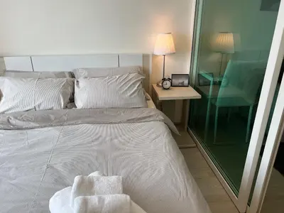 a bed with two towels on it in a room at Cozy6 Living in Bangkok 60m to MRT near chatuchank in Ban Bang Khwang