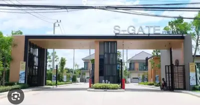 a store front of a house with a gate at Maxim in Pak Kret
