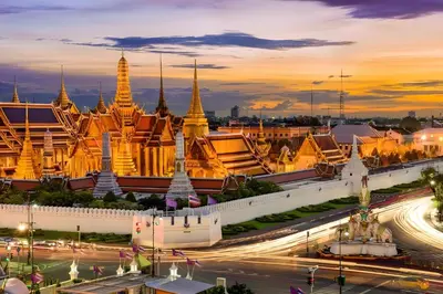 a view of the temple of emerald buddha at night at xx GO INN Khaosan Road Bangkok - โก อินน์ ถนนข้าวสาร in Bangkok