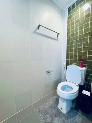 a bathroom with a white toilet and a shower at \u66fc\u8c37\u5510\u4eba\u8857\u4e09\u5c42\u72ec\u680b\u6d0b\u697c24\u5c0f\u65f6\u81ea\u52a9\u5165\u4f4f in Bangkok