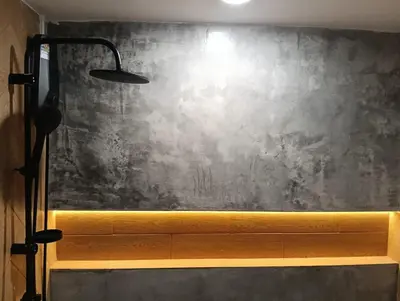 a black wall with a bench and a lamp at Modern 59m Sukhumvit 1BR - 31st Floor Pool - Gym in Makkasan