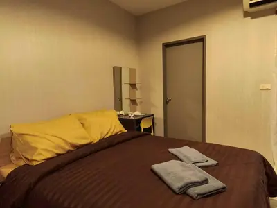 a bedroom with a bed with two towels on it at Condo Studio Sukhumvit 115 BTS Pu Chao in Ban Khlong Samrong