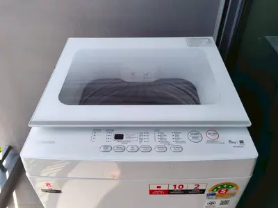 a microwave sitting on top of a refrigerator at Condo Studio Sukhumvit 115 BTS Pu Chao in Ban Khlong Samrong