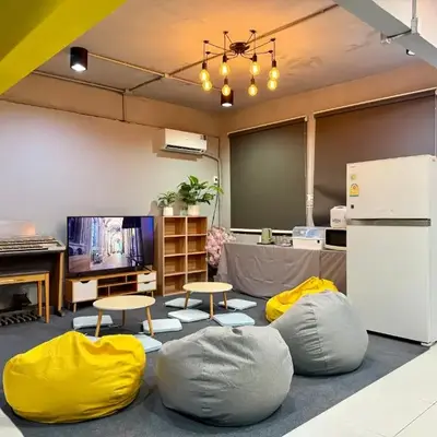 Sukhum Huai Khwang Guest House