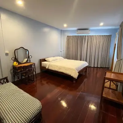 Saen Saran property
